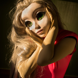 Blonde/Pink Dress/Green Room/Close-Up